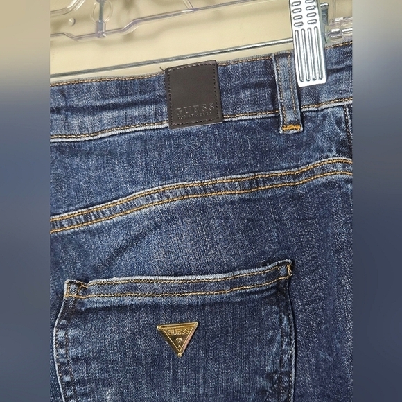 Women's Guess Dark Wash Tapered Relaxed Distressed Jeans, Size 26 - Picture 5 of 7